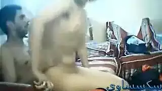 جلسة جماعية مع فتاة عربية جميلة وغريبة