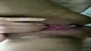 جلسة نياكة خاصة شديدة: زبون شرقان يضرب كسها بشغف قاسي