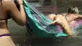 ام ابنتها سحاق و حك كسين نيك سكس كس على كس