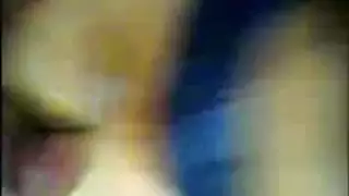 عاهرة ناضجة ممتلئة الجسم تنتشر على نطاق واسع لفعل إباحي مكثف