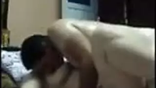 الفاجره ام منار نياكها راكب ونازل فحت وردم وهيا مزاجها ف الجون