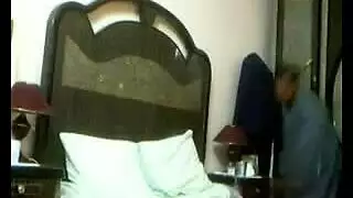 المرأة العربية الكلاسيكية تستمتع بالجميع العنيف على الوجه