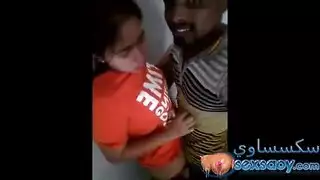 تركيز على المؤخرة الكبيرة: تصوير إباحي في الاستوديو