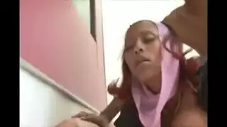 arabic: عاهرة عربية ذات أثداء ضخمة تُنكح في كل الفتحات