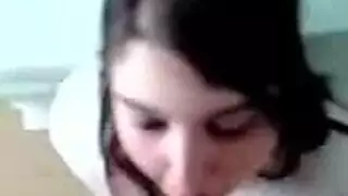 متناكه مصريه بتمص وتغرق الزبر قدام الكاميرا
