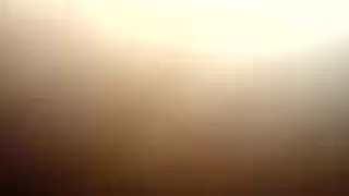 هاوية خليجية تمص قضيبًا صلبًا في فيلم بورنو صريح