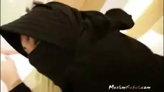 قذف داخل كس مشعر للعاهرة النقاب