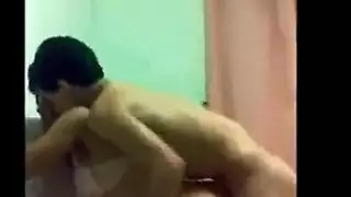 كارينا كابور تمتد مؤخرتها في بورنو صعب