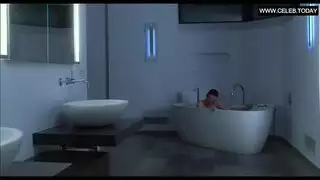 فتحات جوليان مور المتسعة تُملأ في شريط جنسي متطرف