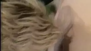مشاهد جنسية محرمة كلاسيكية: أخ يتجسس ثم يسيطر على أخته بعنف