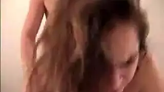 اللسان ونائب الرئيس ضربة سريعة لاعبة جمباز
