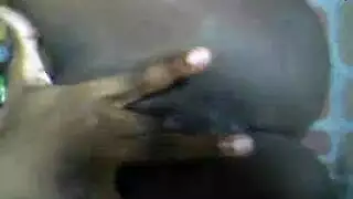 طالبة جامعية لطيفة تتباهى بجسمها المشدود