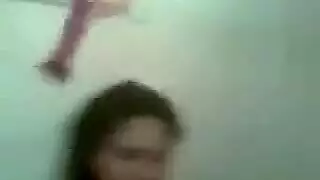 ركوب بقميص نوم قصير: رقص هدي الإباحي ينتهي بالقذف داخلياً