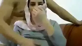 فتاة عربية بزازها نار تحبيبها يصور عارية وهي تستحم