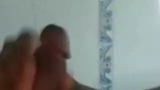 رحلة على الطريق: شبان يمارسون الجنس بينما يشاهد السائق الوسيم