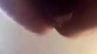 ربة منزل تشعر بالملل تمارس الجنس مع الوافد الجديد في علاقة ساخنة