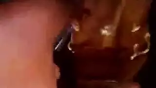 زوجة خائنة تصور مقطع إباحي عندما يغادر زوجها المدينة