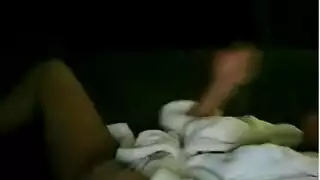 شقراء مثيرة تأخذ قذفاً على وجهها من قضيبين في ثنائي صعب