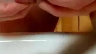 مراهقة منافقة تتوسل للحصول على قضيب بين ثدييها