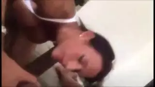 رجل يتزوق طعم الزب في طيزه للمره الأول لواط