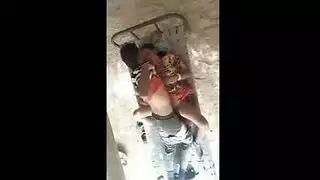 بنت تلصق كسها مع بنت