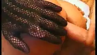 من الأنين إلى الحب: مص قوي وجنس خشن مجمع