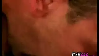 جلسة لعق حلمات وشرب قضيب شغوفة