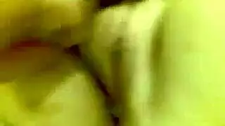 ربة منزل يائسة تريد سائلاً منويًا يملأ كسها