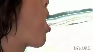 السائق يمارس الجنس مع ابنة رئيسه في الليموزين