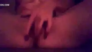 استثارة القضيب الخجول للدخول في جنس جماعي مليء بالسائل المنوي