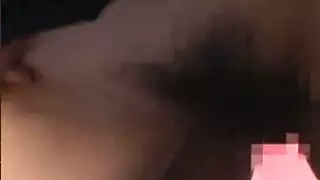 تدليك مثير لآسيوية مثارة يتحول إلى شرج عنيف