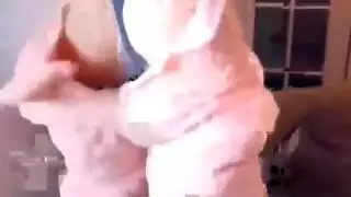 بنات تستمتع في الاستمناء وحدهم