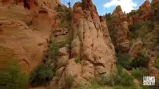 رجلان ينيكان بنت في الطريق