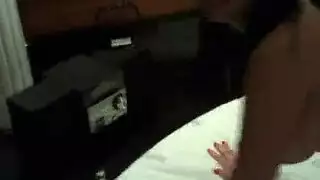 شرج صريح: جين تُملأ وتقذف بصوت عالٍ عند الظهر