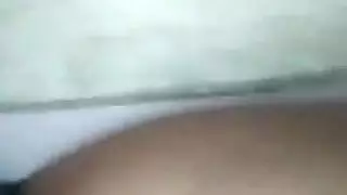 عارضة كام مصرية حارّة تكشف عن كسها الأملس وتدخله بإصبعها