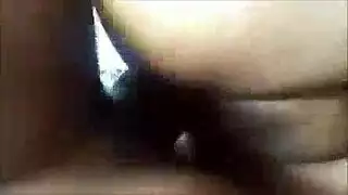قضيب إباحي يطلق في شفريها السوداء المثيرة