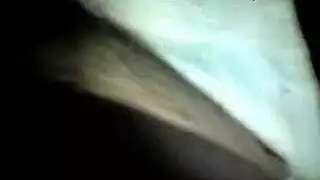 سكس عربي مسرب من هاتف نياك يقلع صاحبته الكيلوت و يلحس كسها و ينيكها
