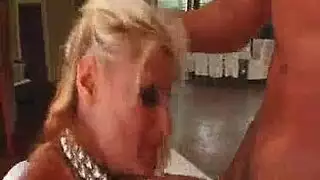 قضيب وحشي يوسع مهبلها الضيق