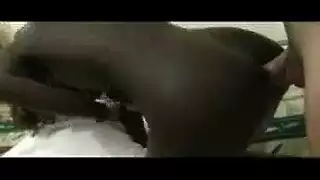 جماع بوضعية الكلب للعارضة المتعبة