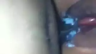 عابثة متحولة تحصل على فرجها مملوءاً بالسائل المنوي