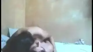 بعد آخر قضمة، يعطيها قذفاً على وجهها بعنف