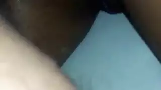 فتاة التاكسي السكرانة تأخذ قضيب وحشي بإتقان