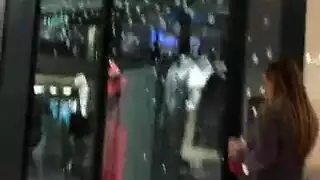 مشهد إكس إكس إكس: إلهة شقراء تمسك القضيب
