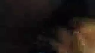 ثقوب تقطر تُداعب وتُملأ بالأصابع