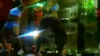 يمارس الجنس مع أمه في غمامة النوم