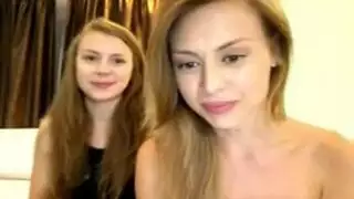 جنس عنيف بوضعية الكلب مع فتاة شقراء شابة