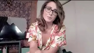 أكثر تهذيباً من أن تكون في الإباحية لكنها تحب السائل المنوي