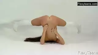 جلسة تقبيل مكثفة تشعل شهوتك فوراً