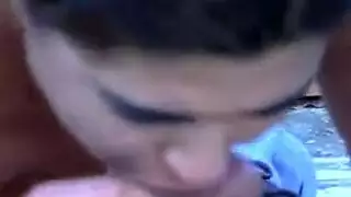 مغامرة أنبوب إباحي: جنس دش ساخن لفتاة سمراء