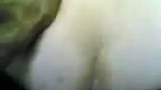 فتاة مثيرة تمص الزب بعمق ثم تأخذ السائل المنوي في طيزها
